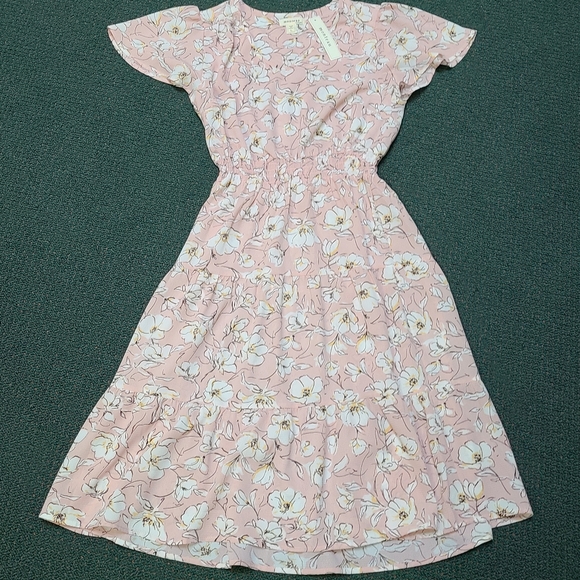 Monteau Dresses & Skirts - 🆕️ Monteau Pink Floral Dress
